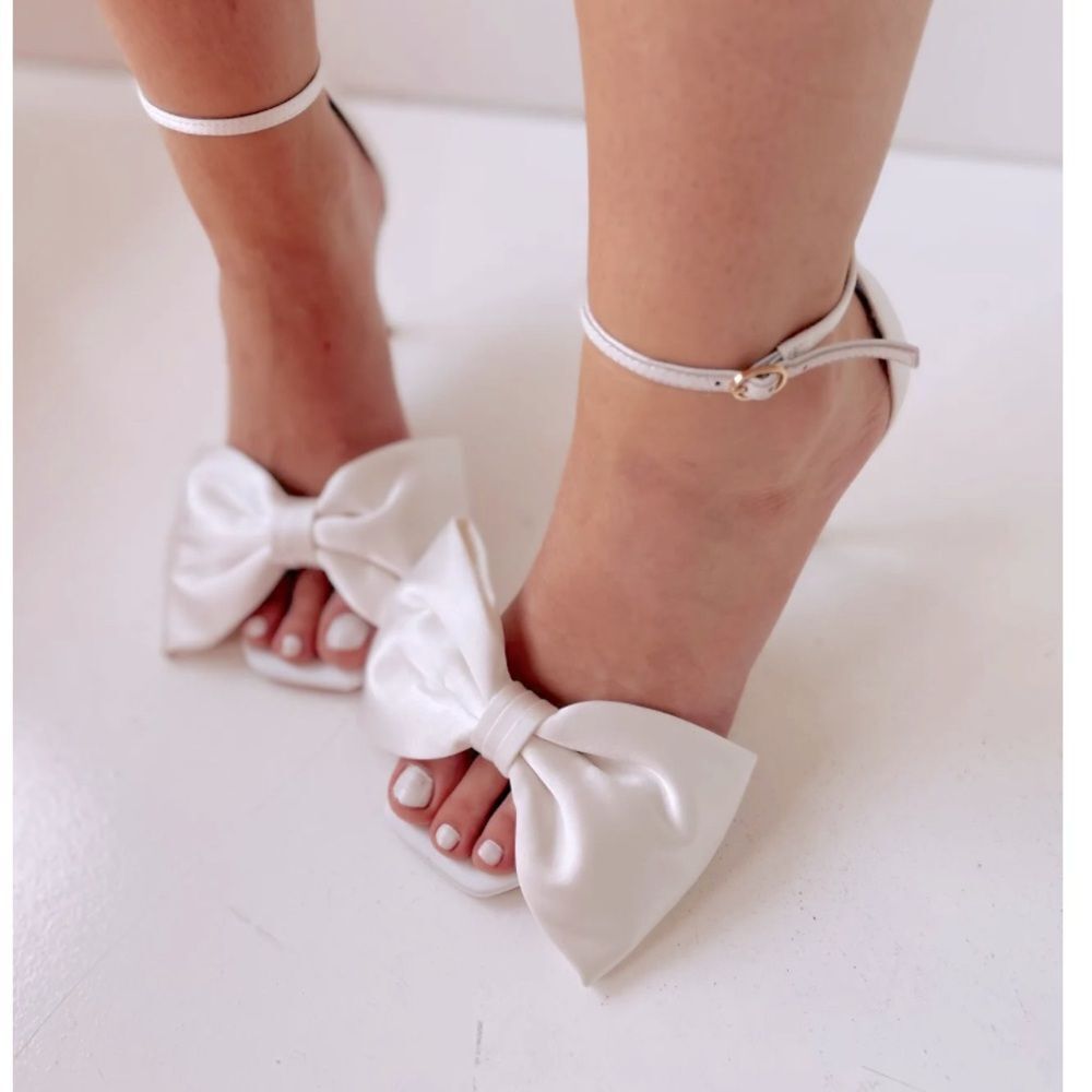 Alias Mae Ivory Satin Bow heels NIB size 38 (size 8) MEMORIAL DAY SALE!
